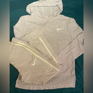 Girls Nike Lavender Joggers and Hoodie Tracksuit Sz Medium 10-12